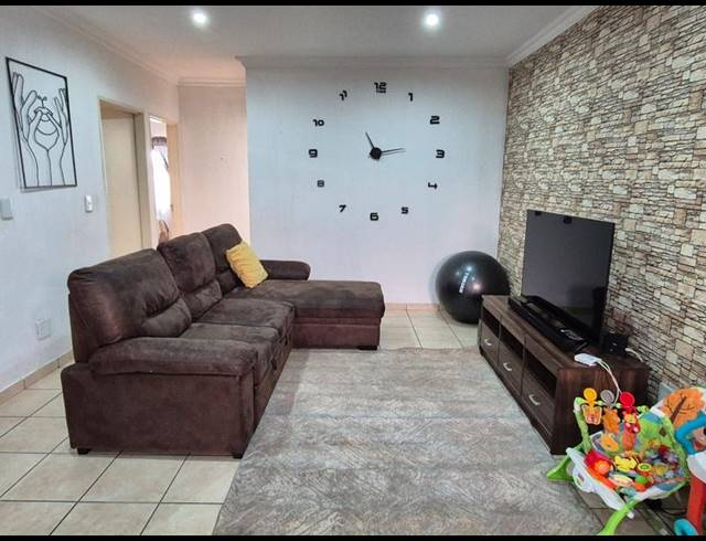 2 BEDROOM TOWNHOUSE FOR SALE IN ALBERTON NORTH